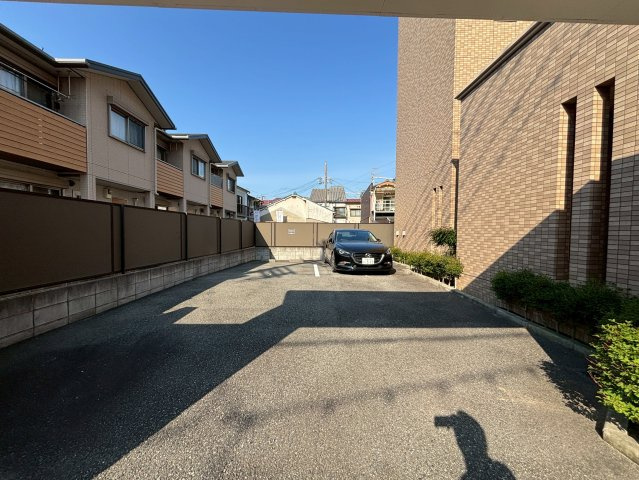 ロワイヤルヴァンテの駐車場