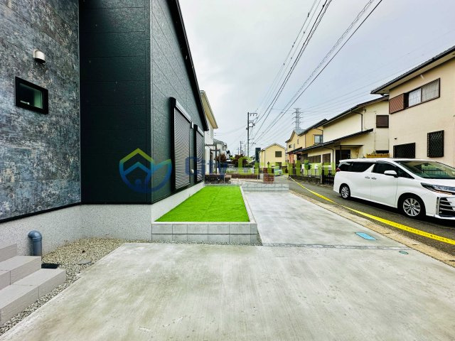 伊勢原市沼目4丁目新築戸建て　24-1期1号棟の前面道路含む現地写真