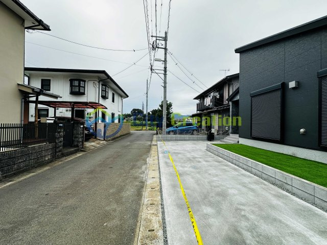 伊勢原市沼目4丁目新築戸建て　24-1期1号棟の前面道路含む現地写真