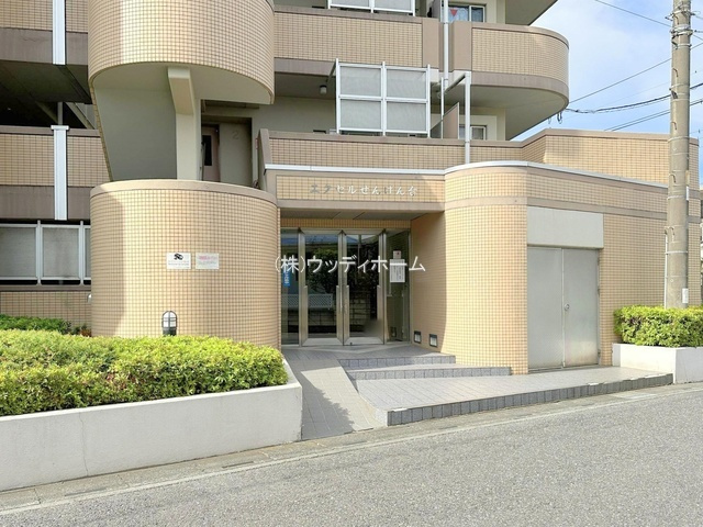 エクセルせんげん台　中古マンションのエントランス