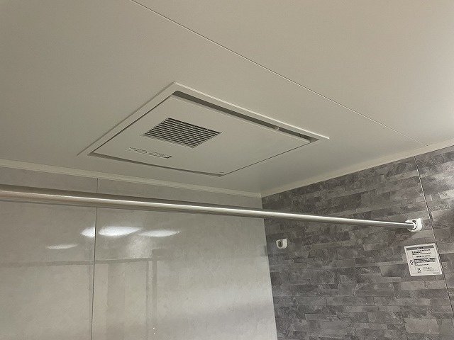 コアマンションネクステージ長嶺南の浴室|浴室暖房乾燥機付きですので、雨の日の洗濯に役立ちます