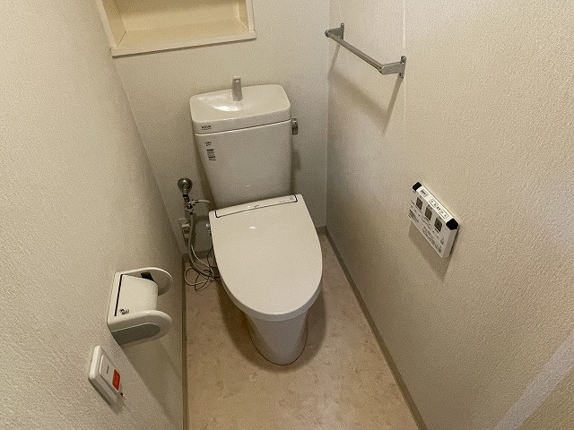 コアマンションネクステージ長嶺南のトイレ|温水洗浄暖房便座付のトイレです