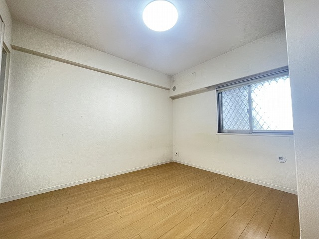 コアマンションネクステージ長嶺南の洋室