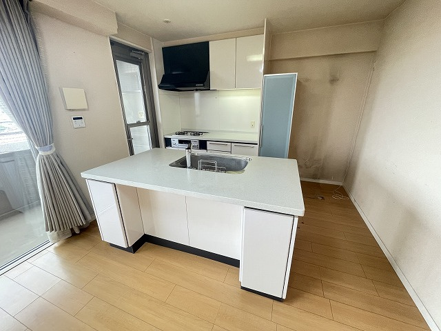 コアマンションネクステージ長嶺南のキッチン|調理がはかどるアイランドキッチン