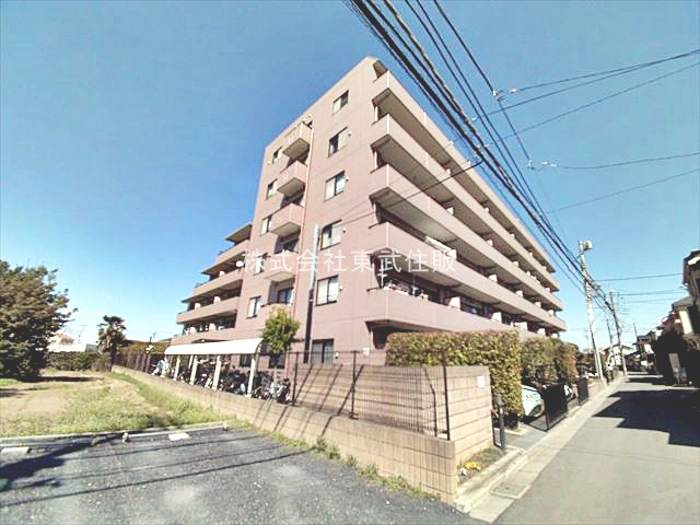 【外観】 | ロイヤルステージ南古谷 | 開放感のある角部屋です