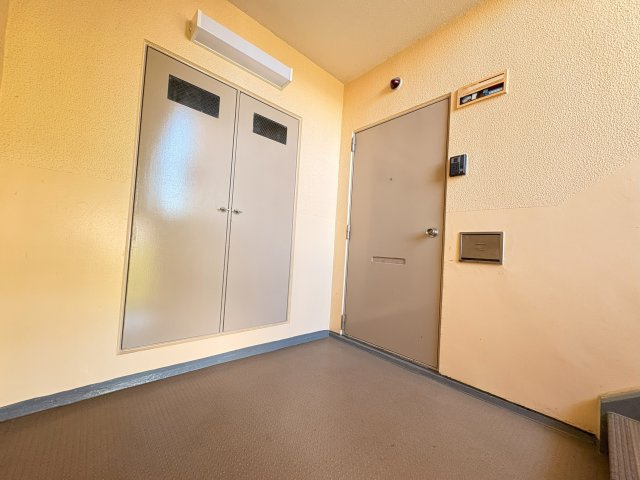 伊川谷住宅14号棟の玄関