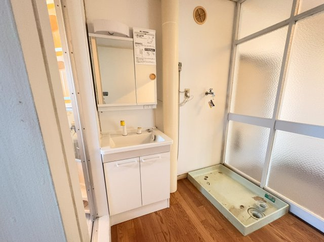 伊川谷住宅14号棟の独立洗面台