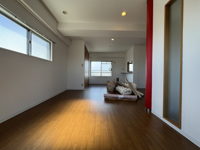 三隆（1）コーポラスの居間・リビング