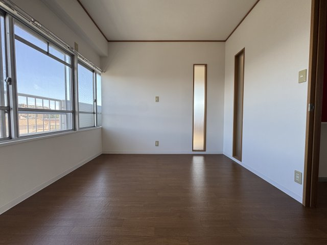 三隆（1）コーポラスの洋室