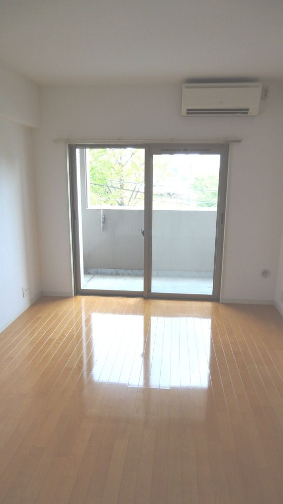 サヴォイザ・リバーテラスの居間・リビング