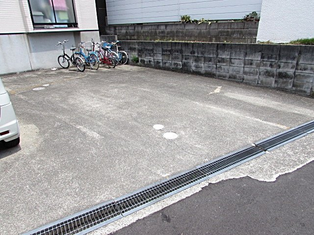 アーバンステージ生瀬の駐車場|駐車場完備です