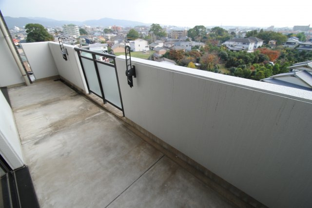 レジデンシャルのバルコニー|イメージ：同物件別室