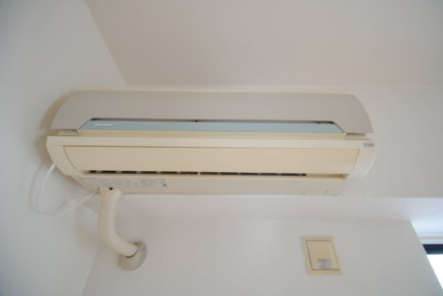 レジデンシャルの設備|内装イメージ：同物件別室洋室
エアコン1基