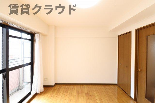 グレイス青山の洋室|明るい洋室です