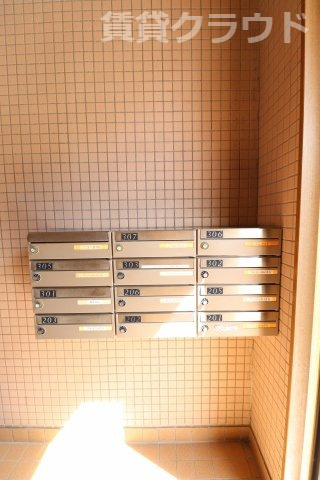 グレイス青山のエントランス|集合ポスト
