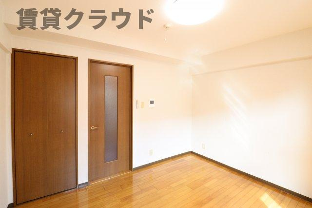 グレイス青山の洋室|落ち着いた色調の洋室です
