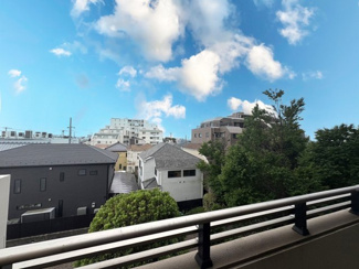 【展望】 | 開放的で心地よい視界が広がっており、都会の喧騒から離れた穏やかな雰囲気