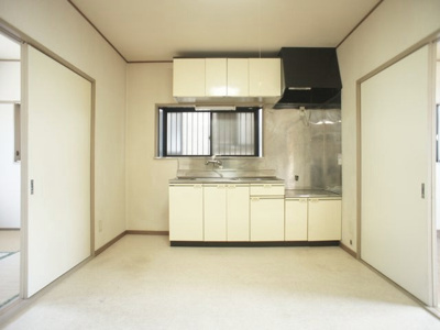 【キッチン】 | アレストクマクラＢ | 便利な吊戸棚が付いています♪