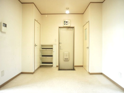 【玄関】 | アレストクマクラＢ | 1階玄関！たくさん収納できるシューズボックスが付いています♪