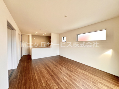 【居間・リビング】 | 富士宮市山本 新築一戸建て 1号棟 | 15.7帖のリビングダイニングです