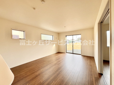 【居間・リビング】 | 富士宮市山本 新築一戸建て 1号棟 | おしゃれなリビングです