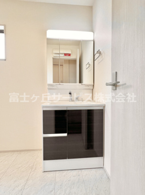 【独立洗面台】 | 富士宮市山本 新築一戸建て 1号棟 | 独立洗面台、朝の身支度には欠かせません