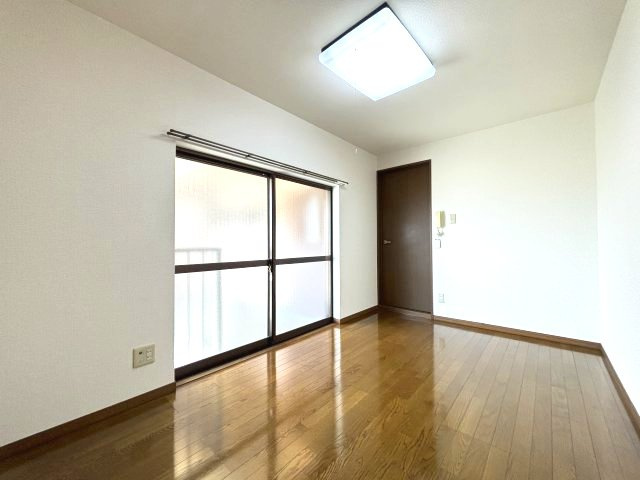 ベルメゾン一須賀Ⅲ号館の洋室