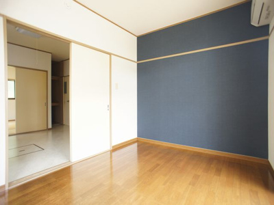 【居間・リビング】 | アレストクマクラＡ | 快適に過ごせるエアコンが付いています♪