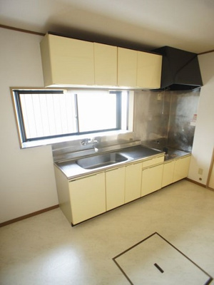 【キッチン】 | アレストクマクラＡ | 便利な吊戸棚が付いています♪