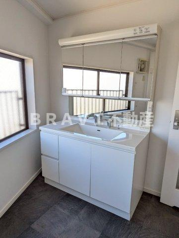 徳原マンションの独立洗面台