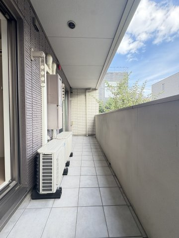 グランドクレールのバルコニー|どちらの洋室からでも出られます♪