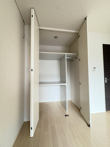 グランドクレールのその他|棚付きクローゼットで楽々収納♪