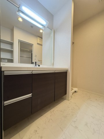 グランドクレールの独立洗面台|朝の身支度に便利な広い洗面化粧台♪