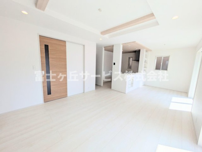 【居間・リビング】 | 浜松市中央区泉4丁目 新築一戸建て | リビングです