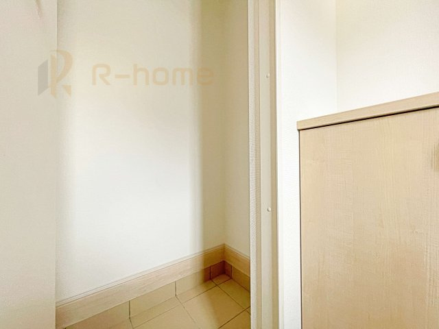 水戸市見和3丁目　新築戸建て　A号棟の玄関|収納便利なシューズインクローゼット！玄関周りがスッキリ片付きます♪