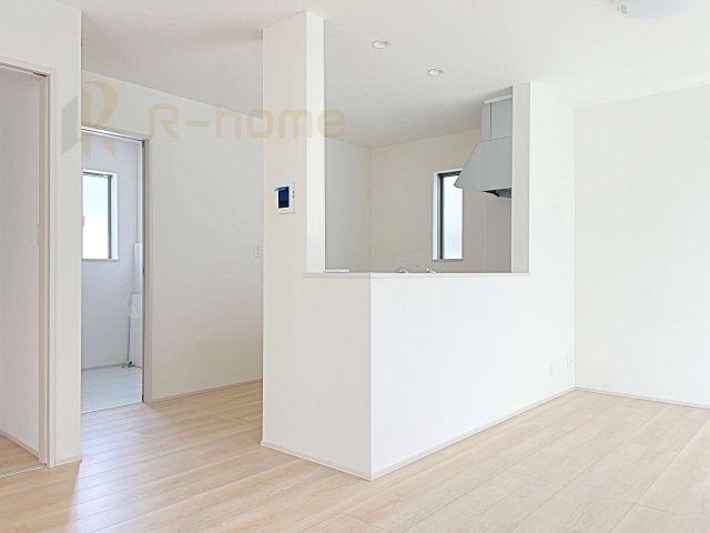 水戸市見和3丁目　新築戸建て　A号棟のキッチン|対面式で会話をしながら家事ができます♪