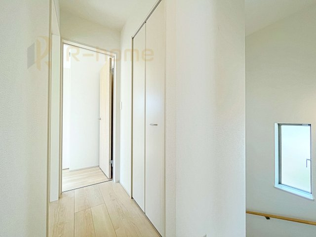 水戸市見和3丁目　新築戸建て　A号棟の収納|掃除機などの収納に便利なホール収納！