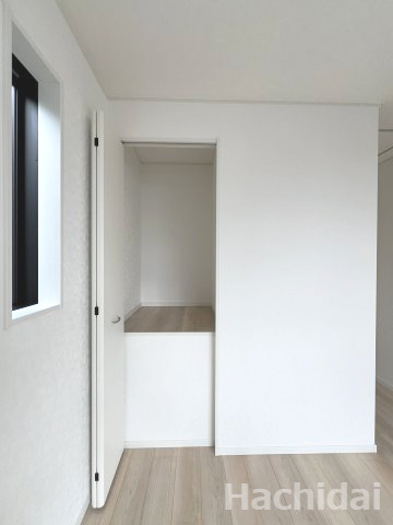 碧南市相生町第1（新築一戸建）の収納|南側5帖洋室収納