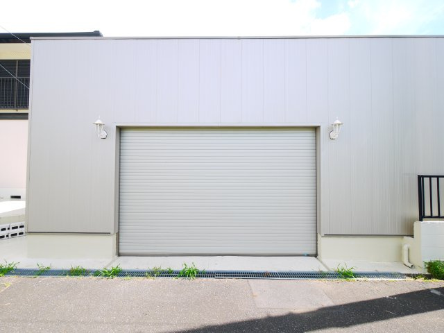 東金市二之袋　中古戸建の駐車場|ガレージ車庫・カーポート付 合計3台駐車可 ３LDK リフォーム歴あり ユニットバス 閑静な分譲地内