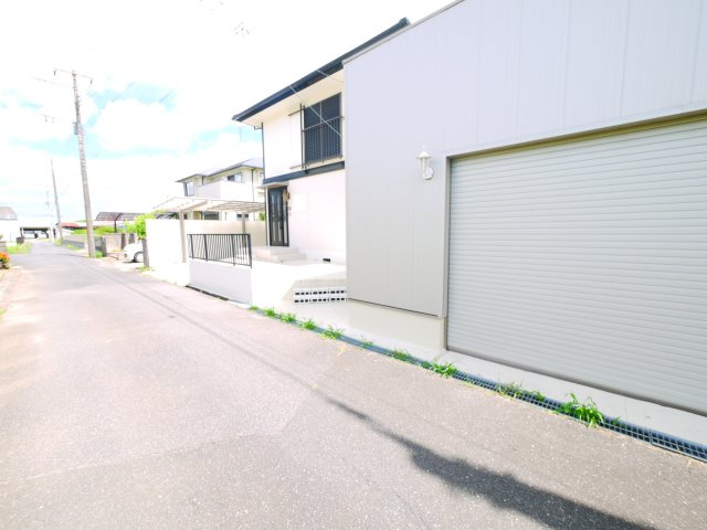 東金市二之袋　中古戸建の設備|ガレージ車庫・カーポート付 合計3台駐車可 ３LDK リフォーム歴あり ユニットバス 閑静な分譲地内