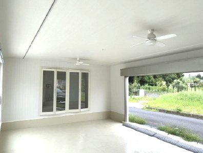 東金市二之袋　中古戸建の居間・リビング|ガレージ車庫・カーポート付 合計3台駐車可 ３LDK リフォーム歴あり ユニットバス 閑静な分譲地内