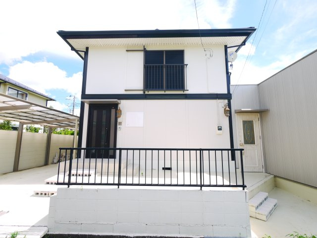 東金市二之袋　中古戸建の外観|ガレージ車庫・カーポート付 合計3台駐車可 ３LDK リフォーム歴あり ユニットバス 閑静な分譲地内