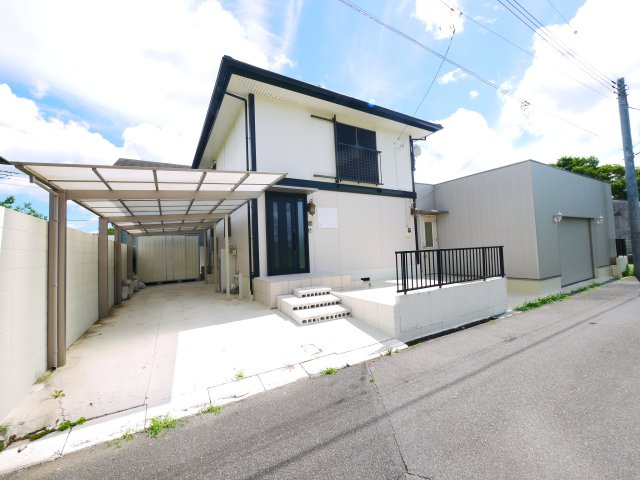 東金市二之袋　中古戸建の外観|ガレージ車庫・カーポート付 合計3台駐車可 ３LDK リフォーム歴あり ユニットバス 閑静な分譲地内