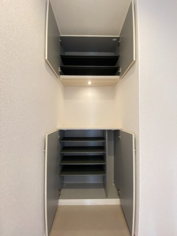 トリニティコート等々力の設備|上下に分かれたシューズボックス♪