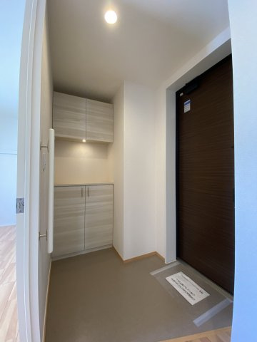 トリニティコート等々力の玄関|ゆとりある玄関は身支度に便利です♪