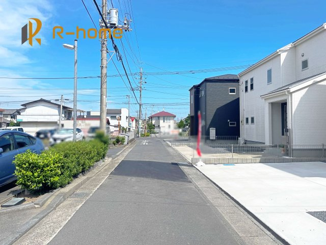 水戸市見和3丁目　新築戸建て　B号棟の前面道路含む現地写真|周辺環境も併せて案内致します♪
閑静な住宅地で笑顔あふれる新生活！
ぜひ現地へお越しください♪