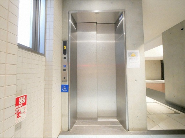 アーデン土佐堀のエントランス