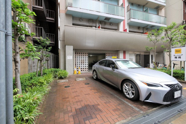 アーデン土佐堀の駐車場