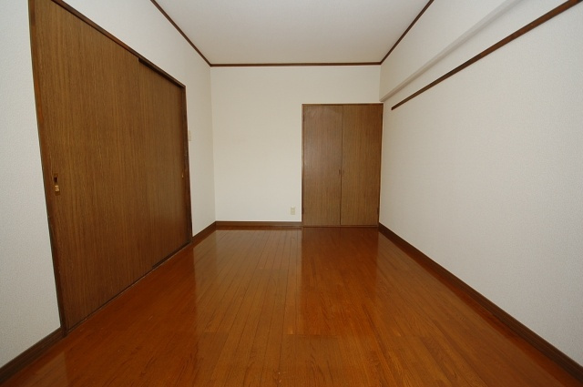 グランドヒル野中の洋室|内装イメージ：同マンション別室