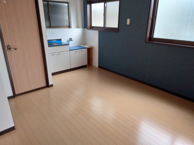 【居間・リビング】 | 和泉コーポ | こちらのリビングで趣味の時間をお楽しみください